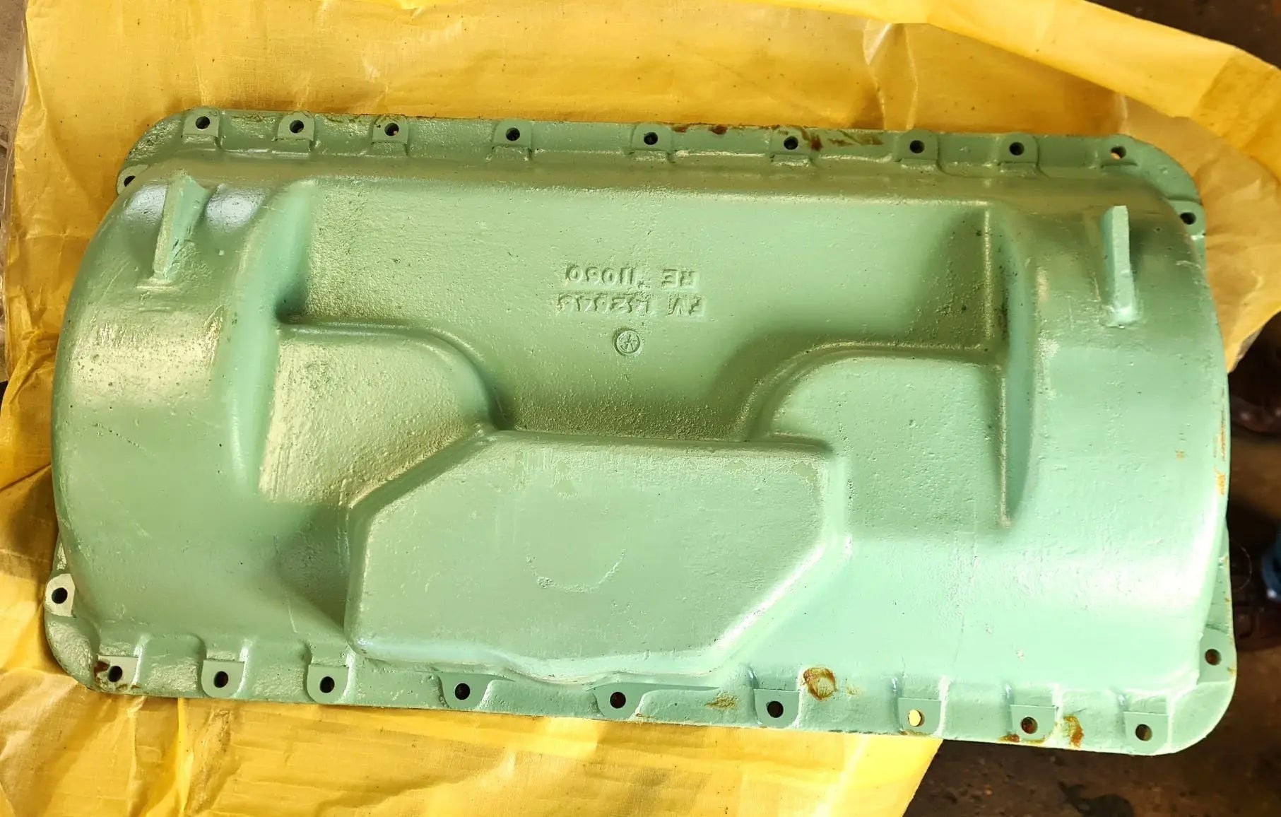 2805-99-865-2757 - Crankcase lower half - FV142645 - FVE21A/80 - RE11060 - B60 Dry Sump - Ferret Rolls Royce battlegroup-raydon